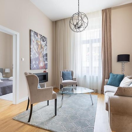 Lovely 2-Bedroom Apartment At The Vaci Street Budapest Eksteriør billede