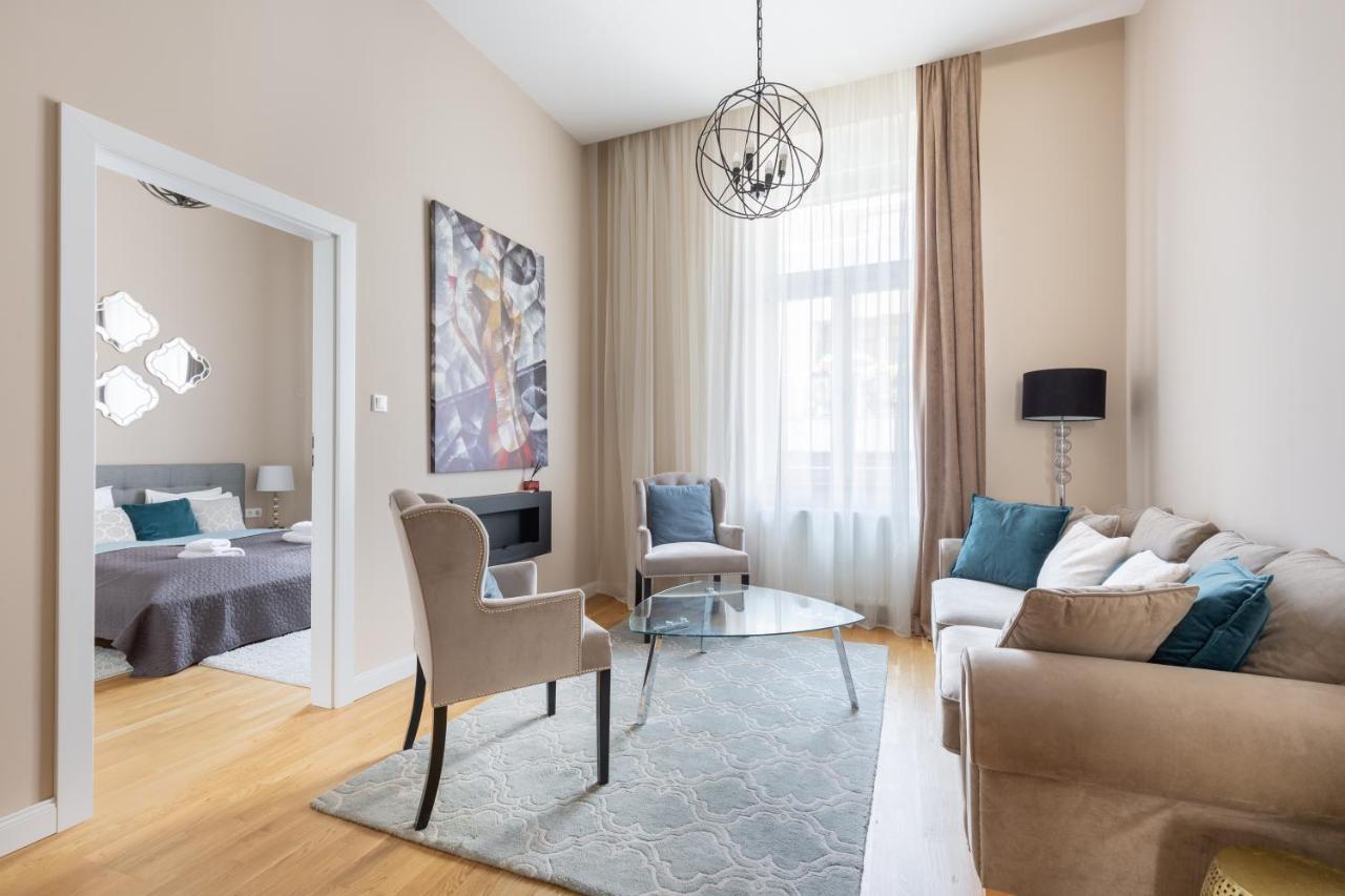Lovely 2-Bedroom Apartment At The Vaci Street Budapest Eksteriør billede